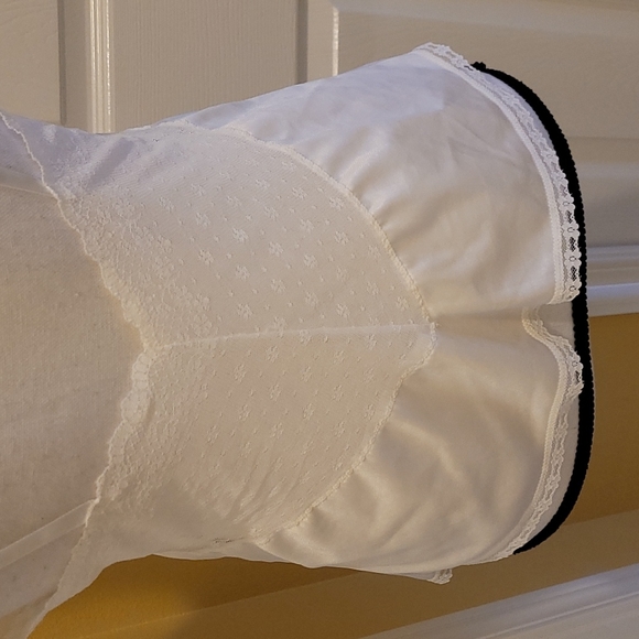 ASHLEY TAYLOR WHITE LACE CAMI TOP, SIZE L - Picture 8 of 12